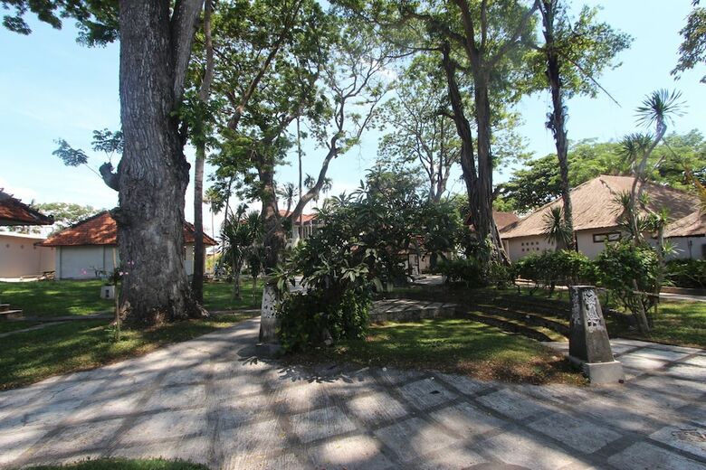 Hotel Alit Beach Resort And Villas