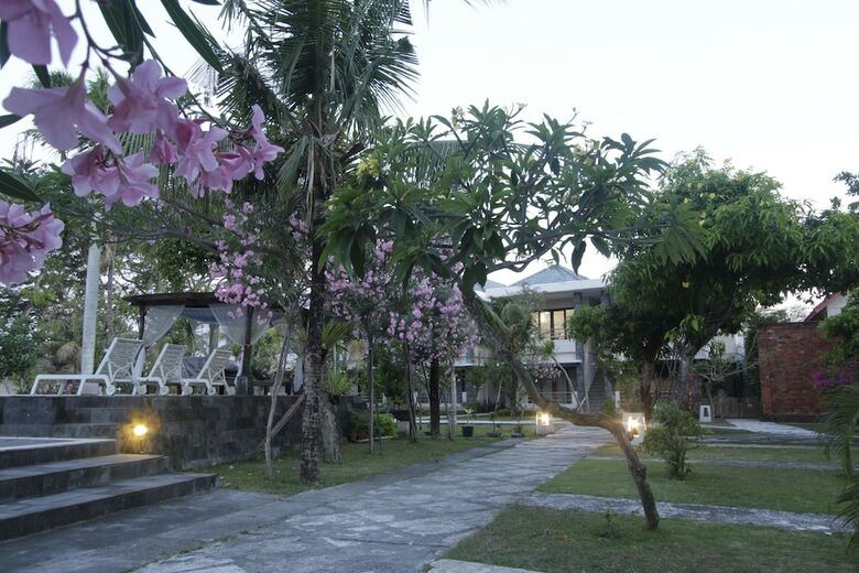 Hotel Alit Beach Resort And Villas