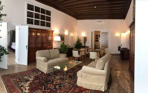 Hostal Suites Alla Maddalena