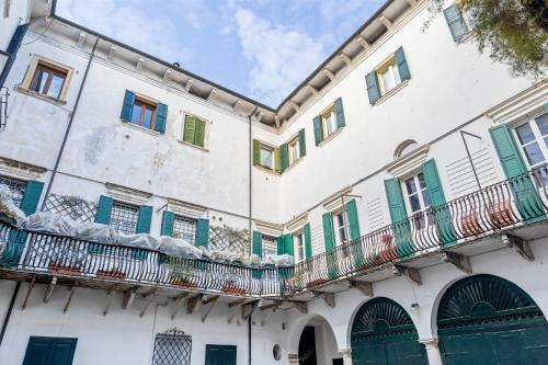 Veronetta Riverside Apartment