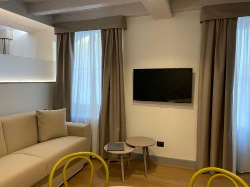 Verona Cathedral Apartments