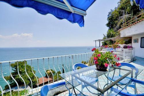 Raito Villa Sleeps 6 Air Con