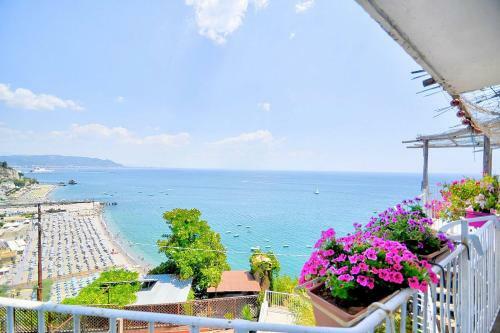 Raito Villa Sleeps 6 Air Con
