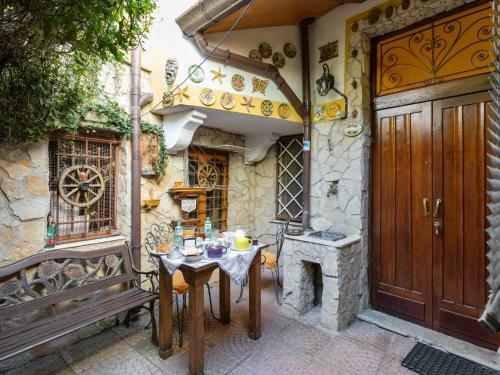 Appealing Villa In Villa San Giovanni With Garden