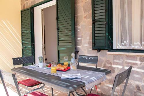 Move To Sardinia Red Apartment