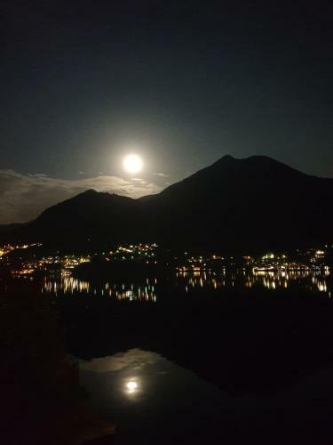 Bed & Breakfast Private Lakeside Luxury Villa
