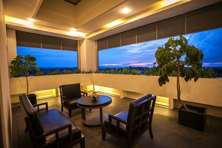 Grand Candi Hotel