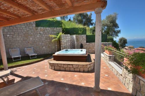 Paradise Apartment With Jacuzzi Lake View