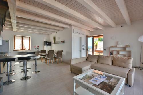 Paradise Apartment With Jacuzzi Lake View