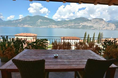 Paradise Apartment With Jacuzzi Lake View