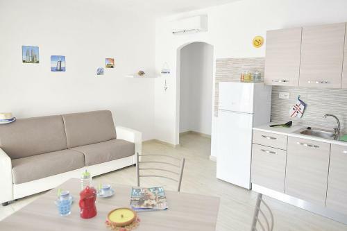 Isola Rossa Villa Sleeps 4 With Air Con