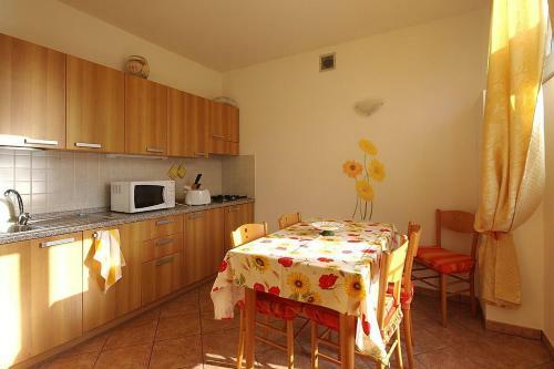 Mezzegra Villa Sleeps 5 Pool Wifi