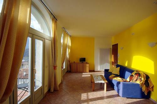 Mezzegra Villa Sleeps 5 Pool Wifi