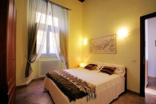 Mezzegra Villa Sleeps 5 Pool Wifi