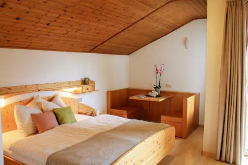 Byrosi Apartments