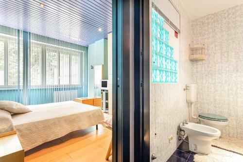Apartment With Private Parking & Shared Pool!