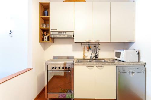 Apartment With Garden & Beach