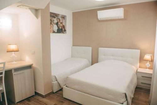 Hostal Affitta Camere La Fenice Di Folli Lorella