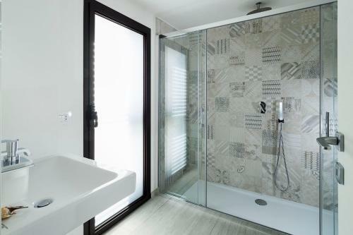 Reitani Villa Sleeps 18 Pool Air Con Wifi