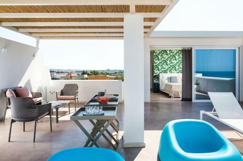 Reitani Villa Sleeps 6 Pool Air Con Wifi T817659