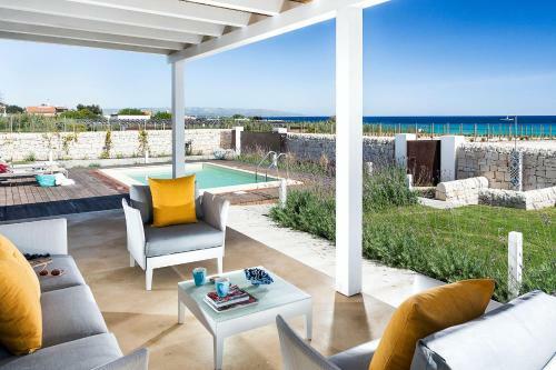 Villa In Reitani Sleeps 6 With Pool Air Con And Wifi