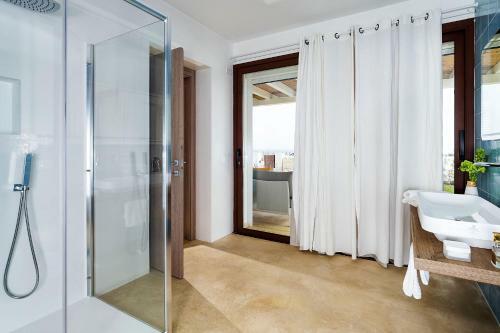 Villa In Reitani Sleeps 6 With Pool Air Con And Wifi