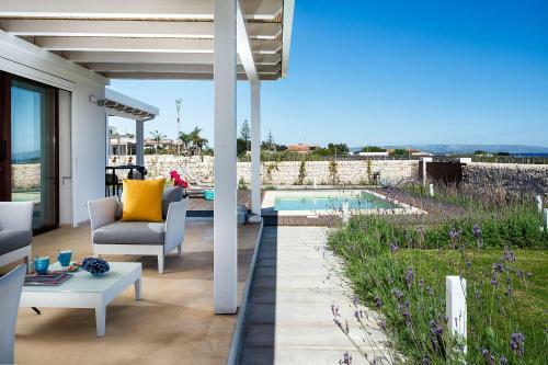 Villa In Reitani Sleeps 6 With Pool Air Con And Wifi
