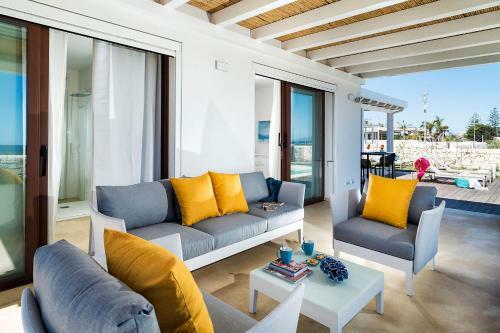 Villa In Reitani Sleeps 6 With Pool Air Con And Wifi