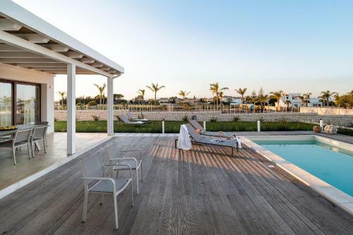 Reitani Villa Sleeps 6 Pool Air Con Wifi