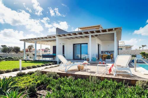 Reitani Villa Sleeps 12 Pool Air Con Wifi