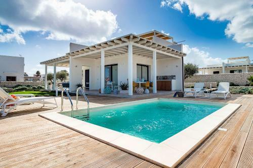 Reitani Villa Sleeps 12 Pool Air Con Wifi
