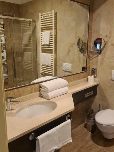 Elysium Hotel Raya