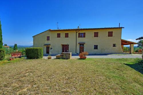 Calcinaia Apartment Sleeps 4