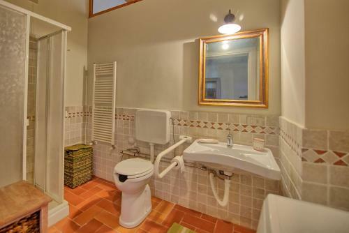 Calcinaia Apartment Sleeps 4