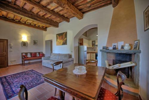 Calcinaia Apartment Sleeps 4