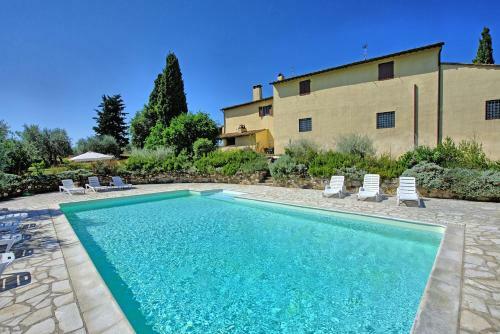 Calcinaia Apartment Sleeps 4