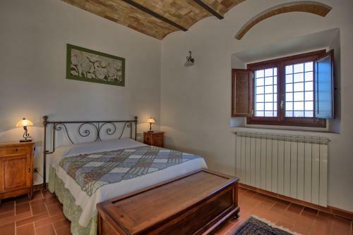 Calcinaia Apartment Sleeps 4