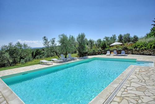 Calcinaia Apartment Sleeps 4