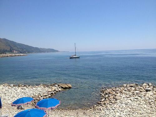 Agnone Villa Sleeps 3 Air Con Wifi