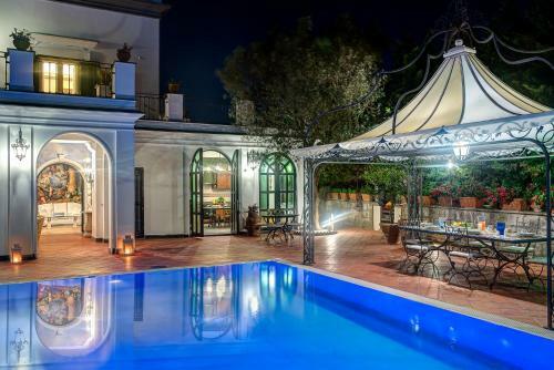 Apartamento The Palace - Luxury Villa With Pool