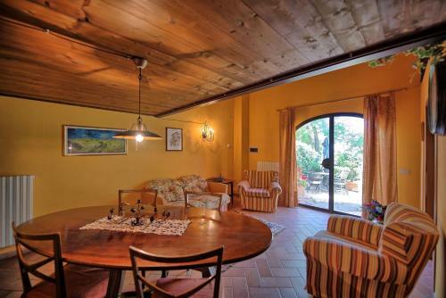 Badia A Passignano Apartment Sleeps 5 Air Con