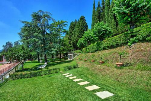 Lastro Villa Sleeps 16 Pool Wifi