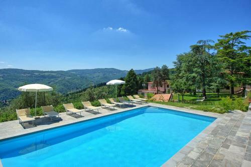 Lastro Villa Sleeps 16 Pool Wifi