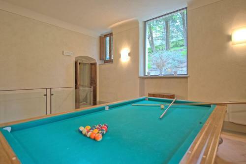 Lastro Villa Sleeps 16 Pool Wifi