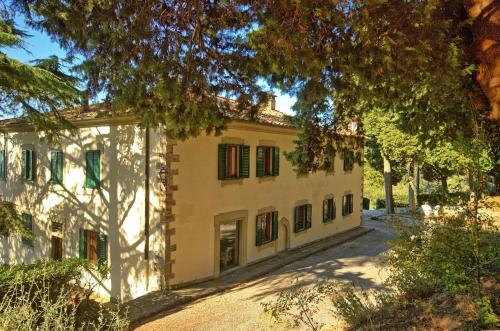 Lastro Villa Sleeps 16 Pool Wifi
