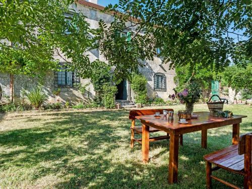 Inviting Cottage In Maniace With Private Garden