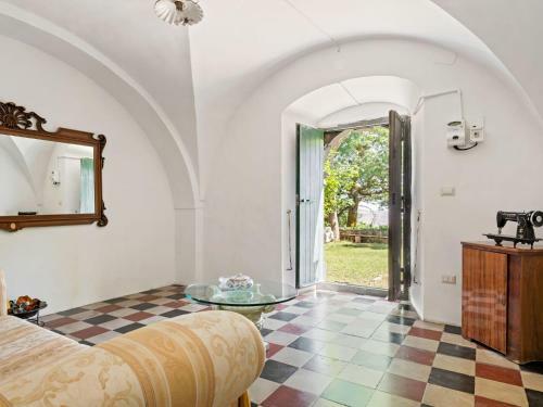 Inviting Cottage In Maniace With Private Garden