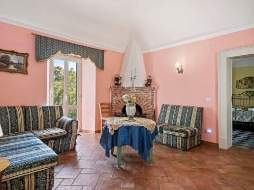 Inviting Cottage In Maniace With Private Garden