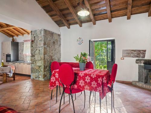 Inviting Cottage In Maniace With Private Garden
