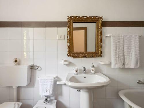 Inviting Cottage In Maniace With Private Garden
